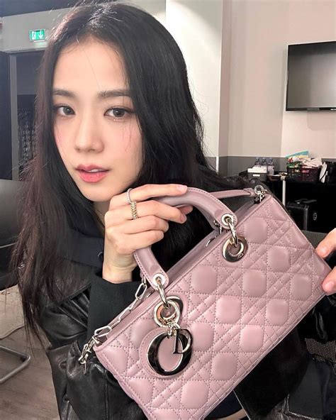 jisoo's enviable Dior purse